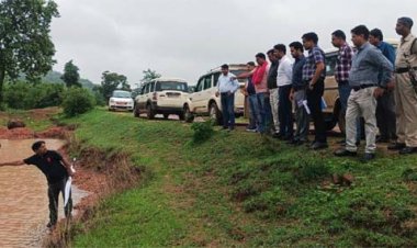 ग्राम बोरतलाव घटना की प्रशासनिक जांच के लिए अधिकारियों ने किया घटनास्थल का संयुक्त निरीक्षण