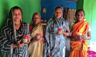 महुआ के अचार और शहद से बदल रही ग्रामीण महिलाओं की तकदीर