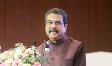 राष्ट्रपति मुर्मु ने धर्मेंद्र प्रधान का इस्तीफा किया स्वीकार, प्रल्हाद जोशी को शिक्षा मंत्रालय का अतिरिक्त प्रभार