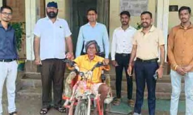 उप मुख्यमंत्री विजय शर्मा की पहल से दिव्यांग समझराम साहू को मिली बैटरी चलित मोटराइज्ड ट्रायसायकल