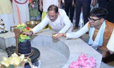मुख्यमंत्री ने कैलाशपति धाम में किया जलाभिषेक:   प्रदेश की सुख-समृद्धि एवं खुशहाली की कामना की