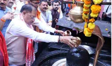 गुरु पूर्णिमा पर कोसमनारा पहुंचे मुख्यमंत्री  साय, सत्यनारायण बाबा धाम में की पूजा-अर्चना