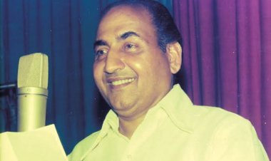 सुहानी रात ढल चुकी, न जाने तुम कब आओगे....