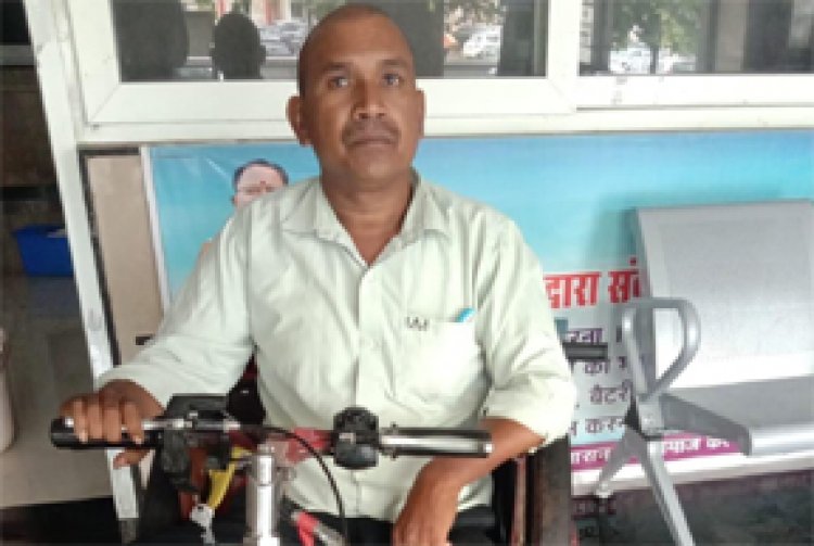 संबल केंद्र की मदद से दिव्यांग श्री रमेश निर्मलकर को मिला संबल