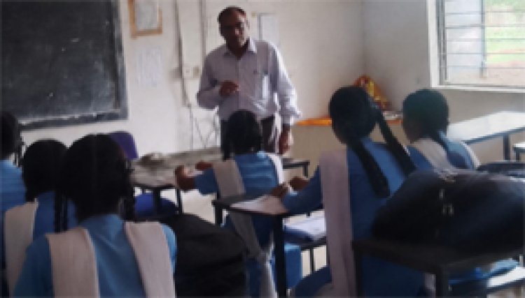 संयुक्त संचालक शिक्षा ने किया विद्यालयों का औचक निरीक्षण