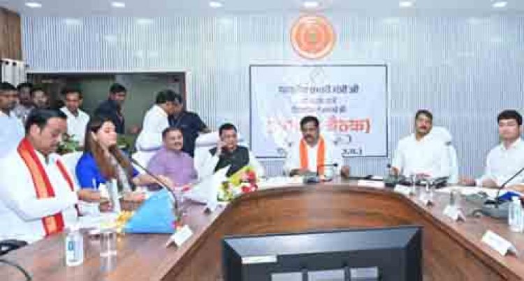 उप मुख्यमंत्री  ने कबीरधाम में विकास कार्यों और जनकल्याणकारी योजनाओं की मैराथन समीक्षा