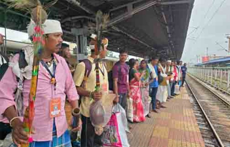 बदलते बस्तर का संदेश लेकर दिल्ली रवाना हुआ बस्तर का प्रतिनिधिमंडल
