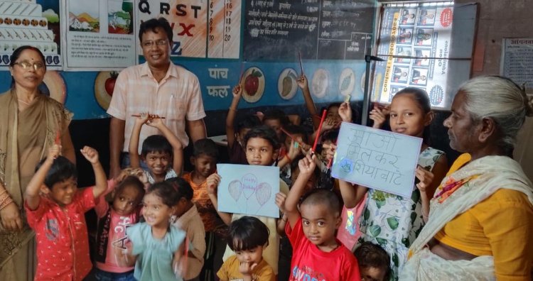 बच्चों के चेहरों पर मुस्कान, कर्मचारियों का जन्मदिन बना यादगार