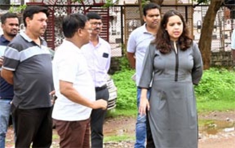 निगम आयुक्त ने निर्माण कार्यों, प्रस्तावित स्थल एवं सफाई व्यवस्था का किया निरीक्षण