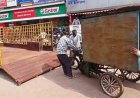 नेहरू नगर चौक से मौर्या टॉकीज मार्ग तक अवैध पार्किंग व गुमटियों पर निगम और पुलिस की संयुक्त कार्रवाई