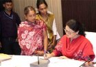 कलेक्टर  ने जनदर्शन में सुनी आम लोगों की समस्याएं