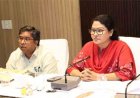 सीएम हेल्पलाइन में प्राप्त आवेदनों का निर्धारित समयावधि में निराकरण सुनिश्चित करें: कलेक्टर श्रीमती मिश्रा