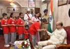लोक भवन में गूंजा अपनत्व का संदेश, दिव्यांग बच्चों ने राज्यपाल  रमेन डेका को बांधा रक्षा सूत्र