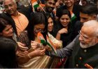 ताशकंद में पीएम मोदी का भव्य स्वागत, भारतीय समुदाय ने लगाए ‘मोदी-मोदी’ के नारे, महिलाओं ने बांधी राखी