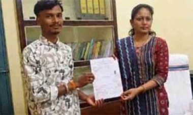 सीएम हेल्पलाइन बनी सहारा, 7 साल बाद मुकुंद धीमर को मिला आधार कार्ड