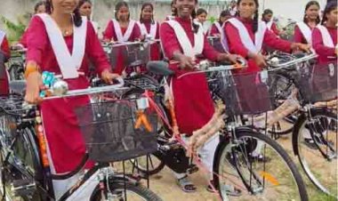 अब नहीं थकेंगे बेटियों के कदम: सरस्वती साइकिल योजना ने दी सपनों को नई रफ्तार