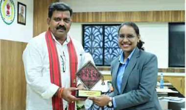 उप मुख्यमंत्री विजय शर्मा ने राष्ट्रपति भवन से आमंत्रण मिलने पर रेणुका गोस्वामी को दी बधाई