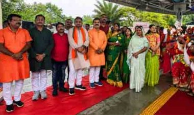 सरगुजा संभाग के 850 श्रद्धालु भारत गौरव ट्रेन से रामलला एवं बाबा विश्वनाथ के दर्शन के लिए रवाना