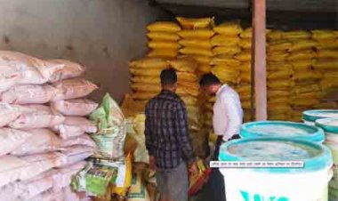 अधिक मूल्य पर खाद बेचने वाली एजेंसी का विक्रय प्राधिकार पत्र निलंबित