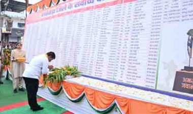 शहीद पूर्व विधायक भीमा मंडावी को उप मुख्यमंत्री विजय शर्मा और वन मंत्री केदार कश्यप ने दी श्रद्धांजलि