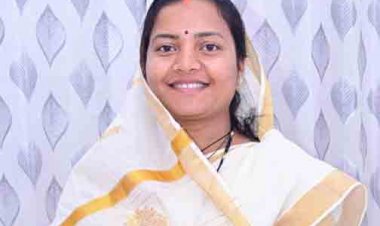 बिश्रामपुर में दिल्ली जाने वाली ट्रेन के ठहराव के लिए मंत्री  लक्ष्मी राजवाड़े ने रेलवे अधिकारियों से की चर्चा