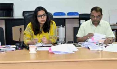 विकास कार्यों में तेजी लाने के साथ नागरिक शिकायतों का जल्द निराकरण हो - आयुक्त