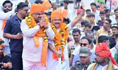 दुर्ग में निकली भव्य तिरंगा यात्रा देशभक्ति के रंग में रंगा पूरा शहर - गजेन्द्र यादव