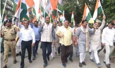 शान से लहराया तिरंगा, देशभक्ति के रंग में रंगा शहर अम्बिकापुर
