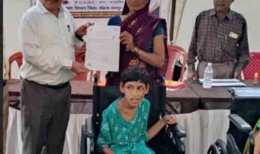 व्हीलचेयर बनी पूनम की जिंदगी का सहारा, मां के चेहरे पर लौटी मुस्कान