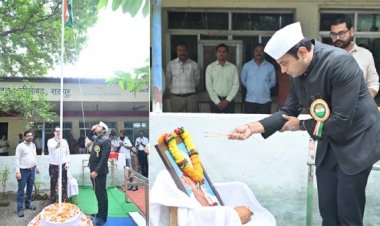  जनसम्पर्क संचालनालय में आयुक्त ने किया ध्वजारोहण