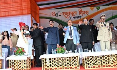 केंद्रीय राज्यमंत्री तोखन साहू ने किया ध्वजारोहण