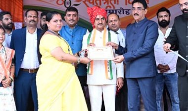 जनसंपर्क की सभी विधाओं में उत्कृष्ट कार्य के लिए सहायक जनसंपर्क अधिकारी रचना मिश्रा सम्मानित