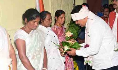झीरम पहुंच उप मुख्यमंत्री विजय शर्मा ने शहीदों को दी श्रद्धांजलि