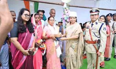 सीखने तक सीमित न रखें, बनाएं आर्थिक सशक्तिकरण का माध्यम- सांसद लक्ष्मी वर्मा