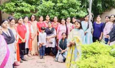 सखी निवास में ध्वजारोहण कर दी गई तिरंगे को सलामी