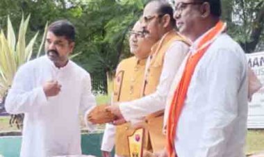 शंकर नगर बाल वाचनालय में पार्षद राजेश गुप्‍ता ने किया ध्‍वजारोहण