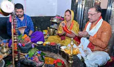 मुख्यमंत्री ने सावन सोमवार और नागपंचमी पर श्री फलेश्वरनाथ महादेव की पूजा-अर्चना की