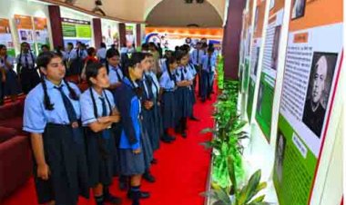 टाउन हॉल में छायाचित्र प्रदर्शनी देखने उमड़ी भीड़, एआई तकनीक से विरासत और पर्यटन का अभिनव अनुभव
