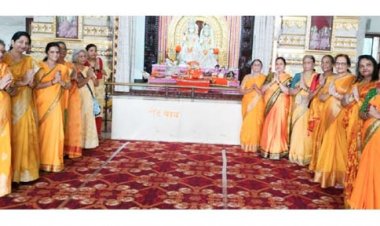 चौबे कॉलोनी केंद्र की महिलाओं ने निकाली आषाढ़- श्रावण मास वारी