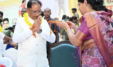 “मेरी सगी बहन नहीं... आज माधुरी जी ने वह कमी पूरी कर दी” : राखी बंधवाकर भावुक हुए मुख्यमंत्री श्री साय
