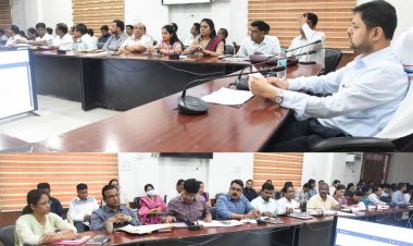 लंबित प्रकरणों के शीघ्र निराकरण के साथ शत-प्रतिशत आयुष्मान एवं वय वंदना कार्ड बनाने कलेक्टर ने दिए निर्देश