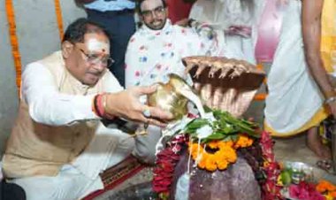 मुख्यमंत्री  ने बाबा कर्मेश्वर का किया रुद्राभिषेक, प्रदेशवासियों की सुख-समृद्धि और खुशहाली की कामना की
