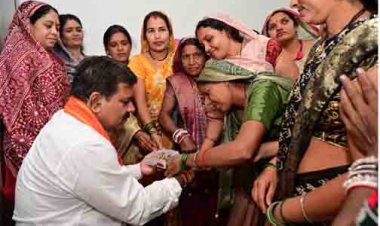 बिहान की दीदियों ने उपमुख्यमंत्री  विजय शर्मा को राखी बांधकर दी बधाई, साझा किए गुजरात भ्रमण के अनुभव