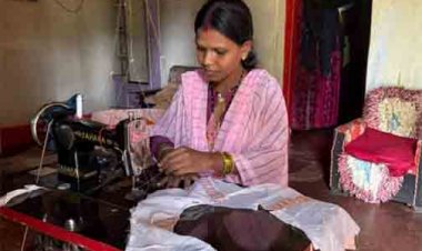 महतारी वंदन योजना से मिली आर्थिक संबल की ताकत, बचत से खरीदी सिलाई मशीन