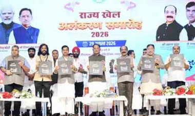 मुख्यमंत्री विष्णु देव साय ने खेलों पर आधारित फोटो प्रदर्शनी और कॉफी टेबल बुक ‘हमारे खिलाड़ी’ का किया विमोचन