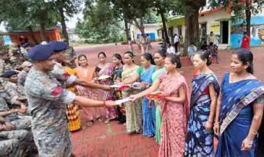 जहां कभी बंदूक थी, वहां बंधा रिश्तों का धागा…