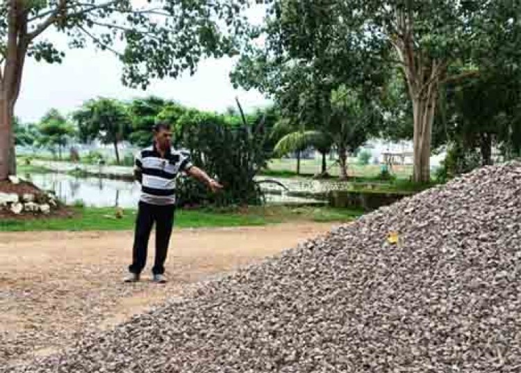 तालाब किनारे बिल्डिंग मटेरियल डम्प करने पर 1000 रुपये का जुर्माना