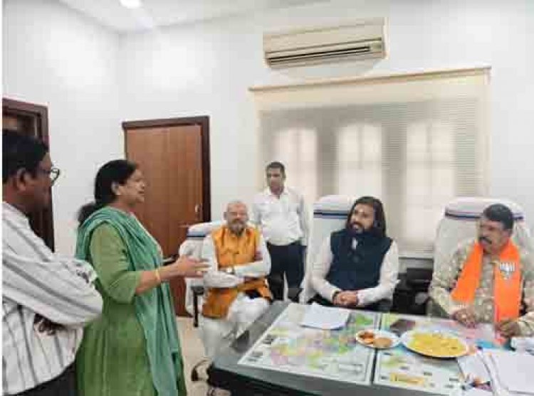 भाजपा प्रदेश कार्यालय में लगा सहयोग केंद्र, मंत्री गुरु खुशवंत साहेब ने किया संवाद