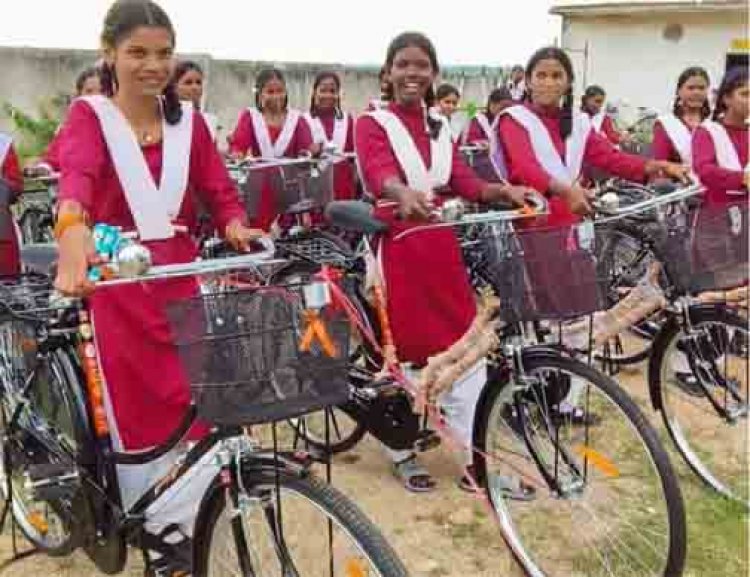 अब नहीं थकेंगे बेटियों के कदम: सरस्वती साइकिल योजना ने दी सपनों को नई रफ्तार