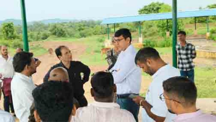 कलेक्टर ने निर्माणाधीन गौ अभयारण्य का किया निरीक्षण